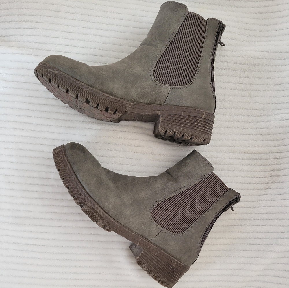 Maurice's Anna Double Zipper Smokey Grey Chelsea Ankle Boot Size 7.5